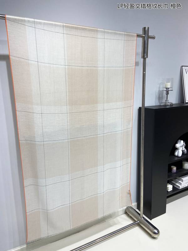 Loro Piana Scarf LPC00050 Loro Piana Scarf LPC00050